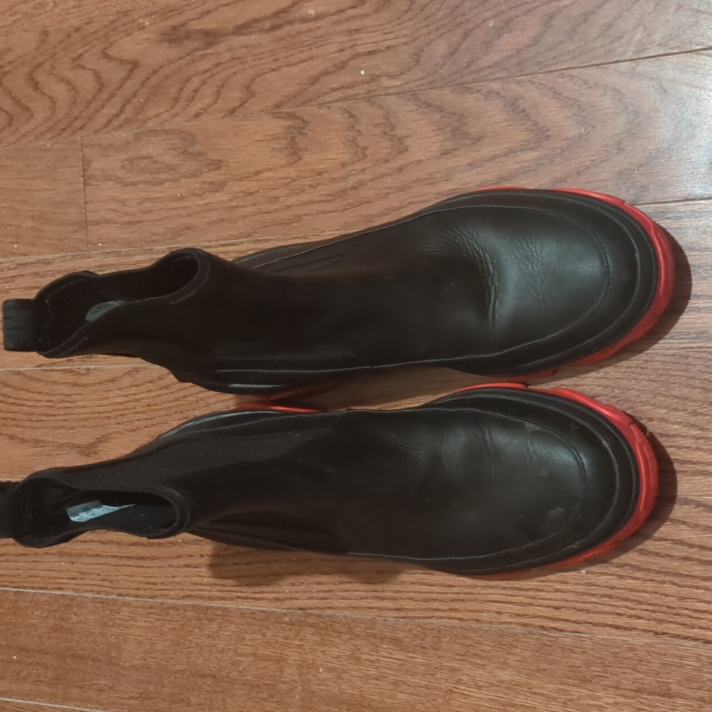 Sorel size 9 leather Chelsea  boots